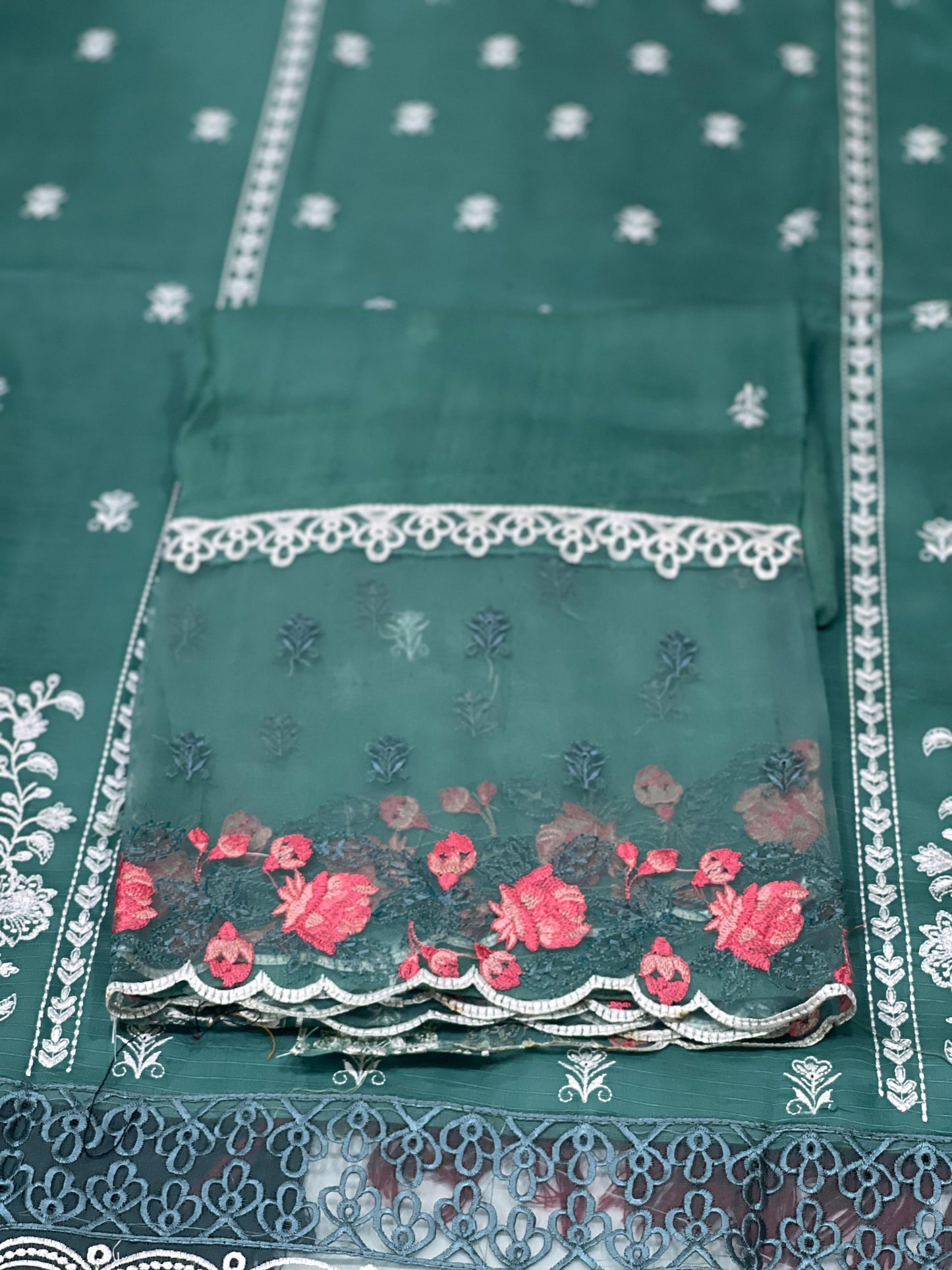 Azure Luxury Fancy Bana Dora Lawn Dyed Heavy Embroided Front with Daman Lace & patch