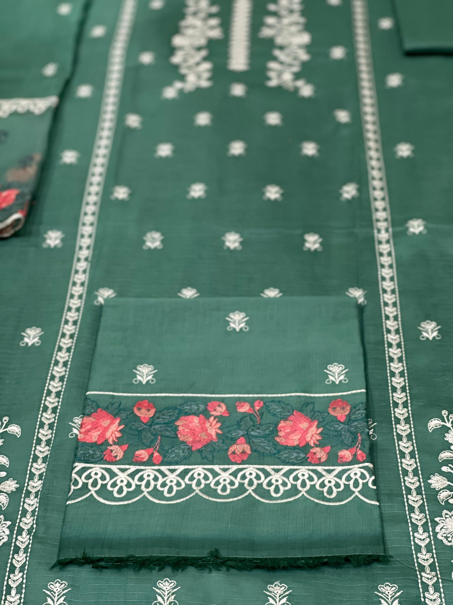Azure Luxury Fancy Bana Dora Lawn Dyed Heavy Embroided Front with Daman Lace & patch