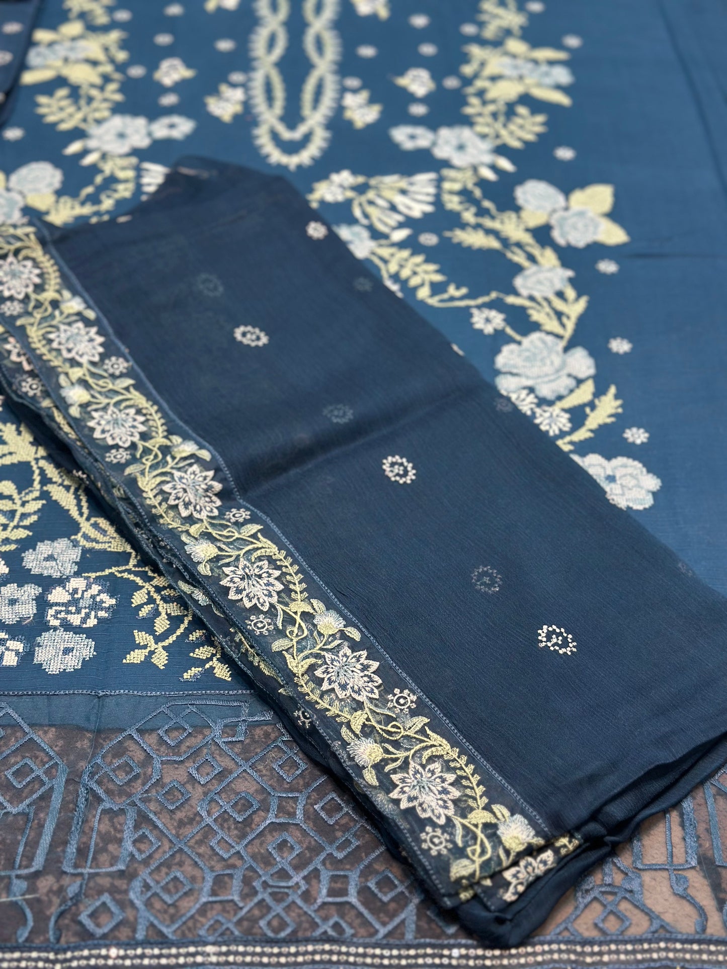 Sobia Nazeer Luxury Fancy Bana Dora Lawn Dyed Heavy Embroided Front with Daman Lace