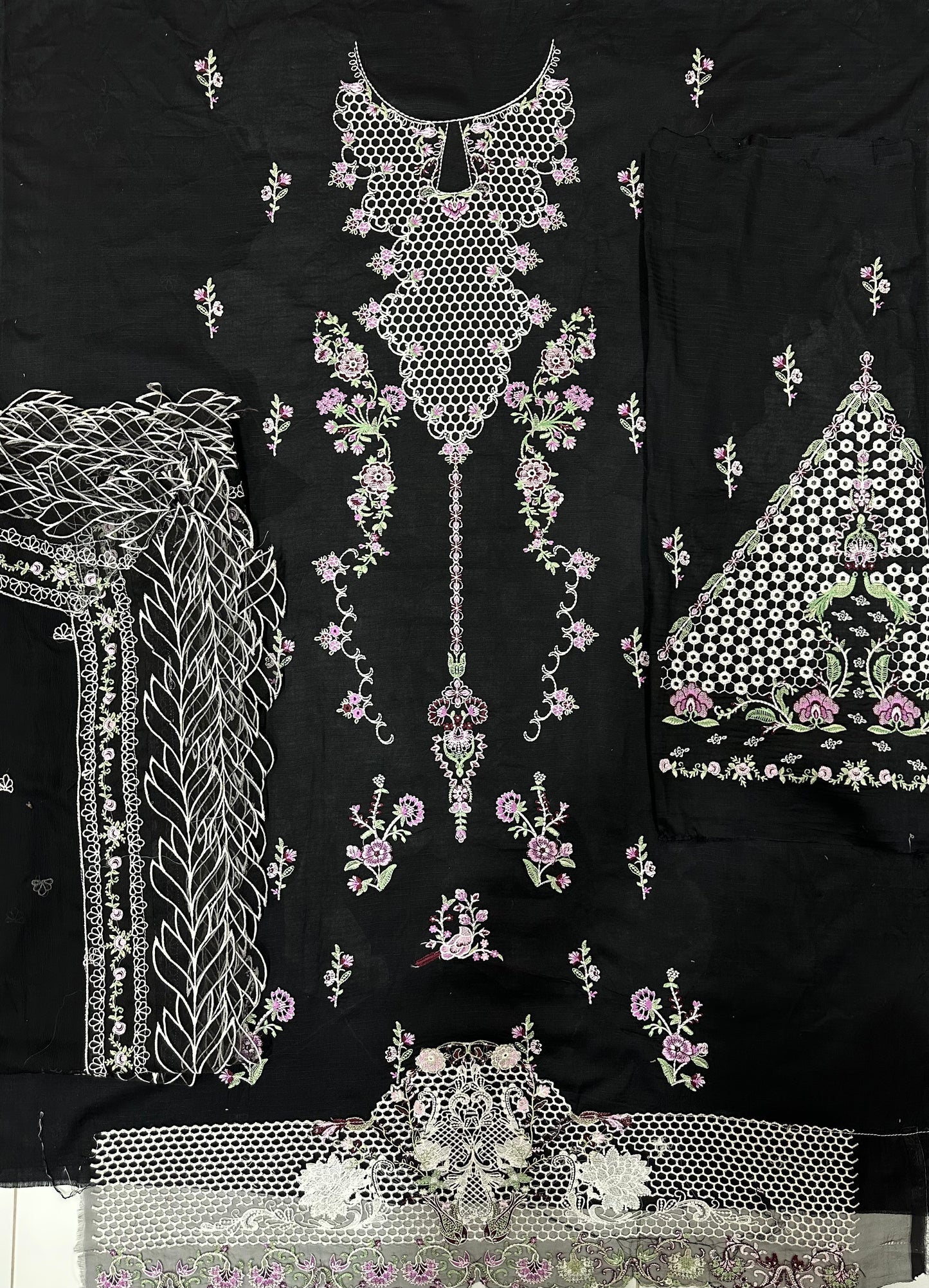 Qalamkar Luxury Fancy Bana Dora Lawn Dyed Heavy Embroided Front with Daman Lace
